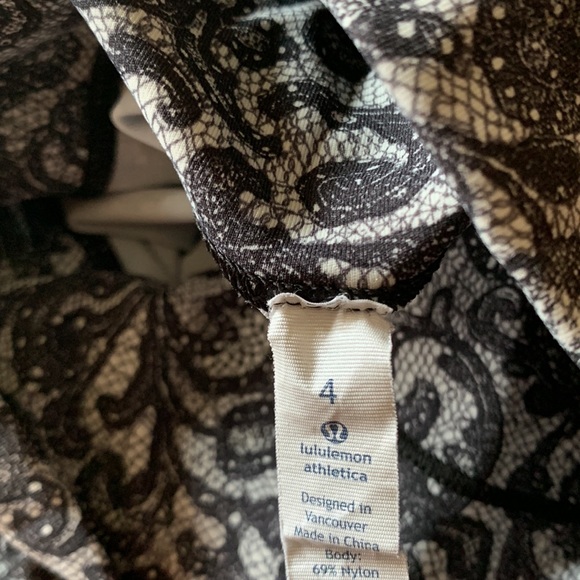 Lululemon patterned leggings size 4 - Picture 4 of 4